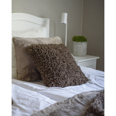 Wooly brown – pude i kunstmateriale