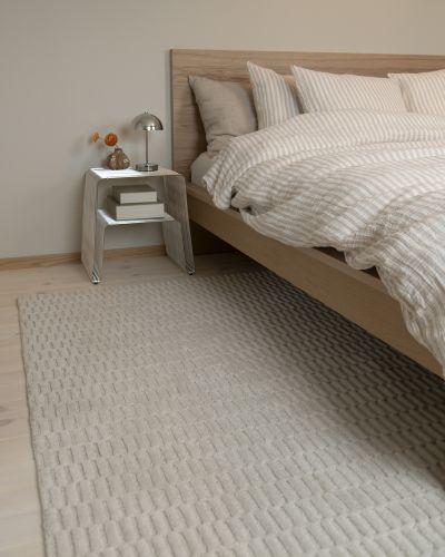 Jelling ivory - håndvævet uldtæppe