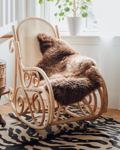 Gently naturlig brun - langhåret fåreskind