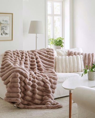 Liny pale pink - plaid i imiteret pels