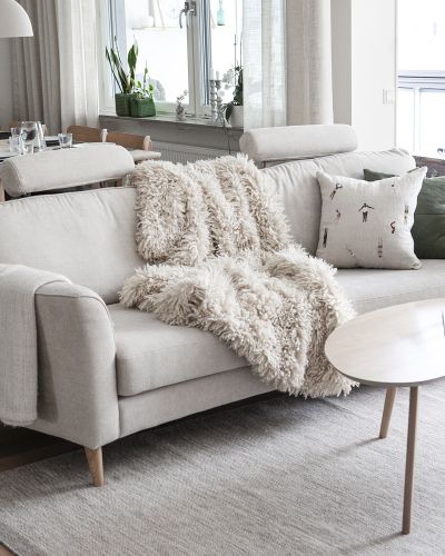 Wooly beige – imiteret fåreskindsplaid