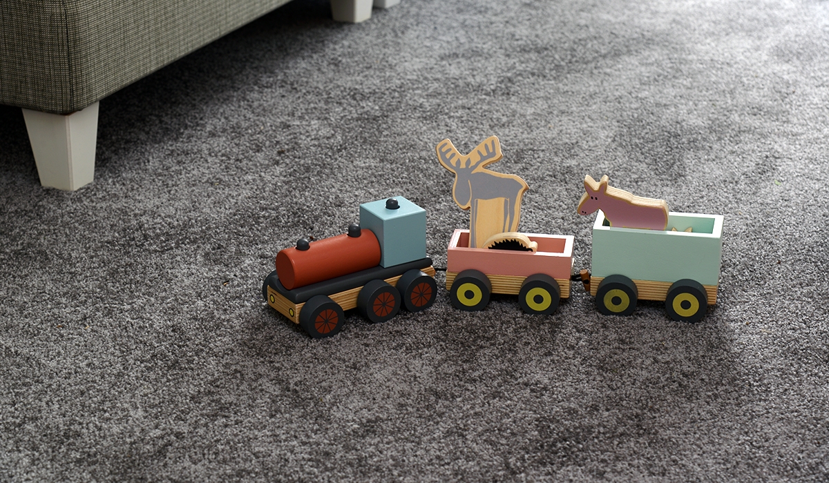 Væg-til-væg-tæppet Tendresse grå i kældersoveværelse  Væg-til-væg-tæppet Tendresse grå i kældersoveværelse