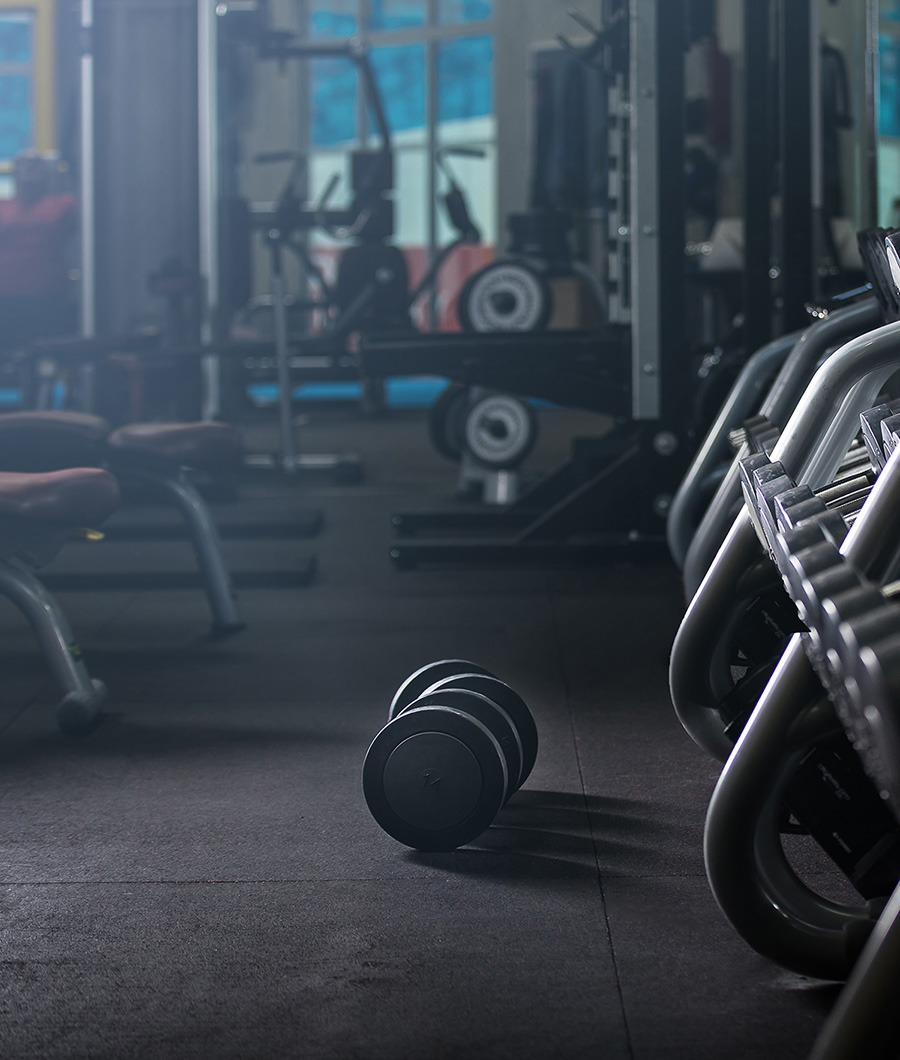 Sort måtte i fitnesscenter