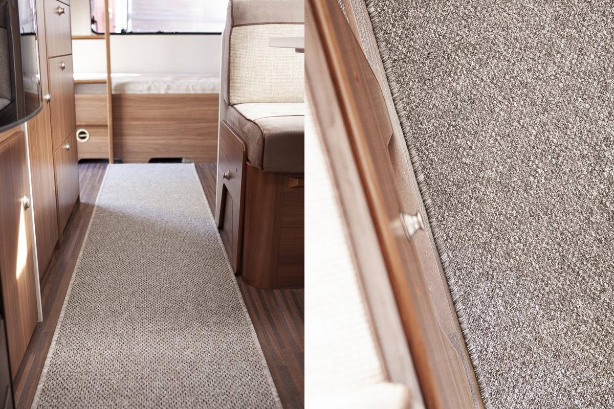 Beige, specialtilpasset tæppe i campingvogn